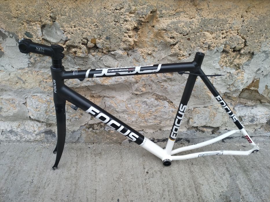 Шосейна рамка с карбонова вилка