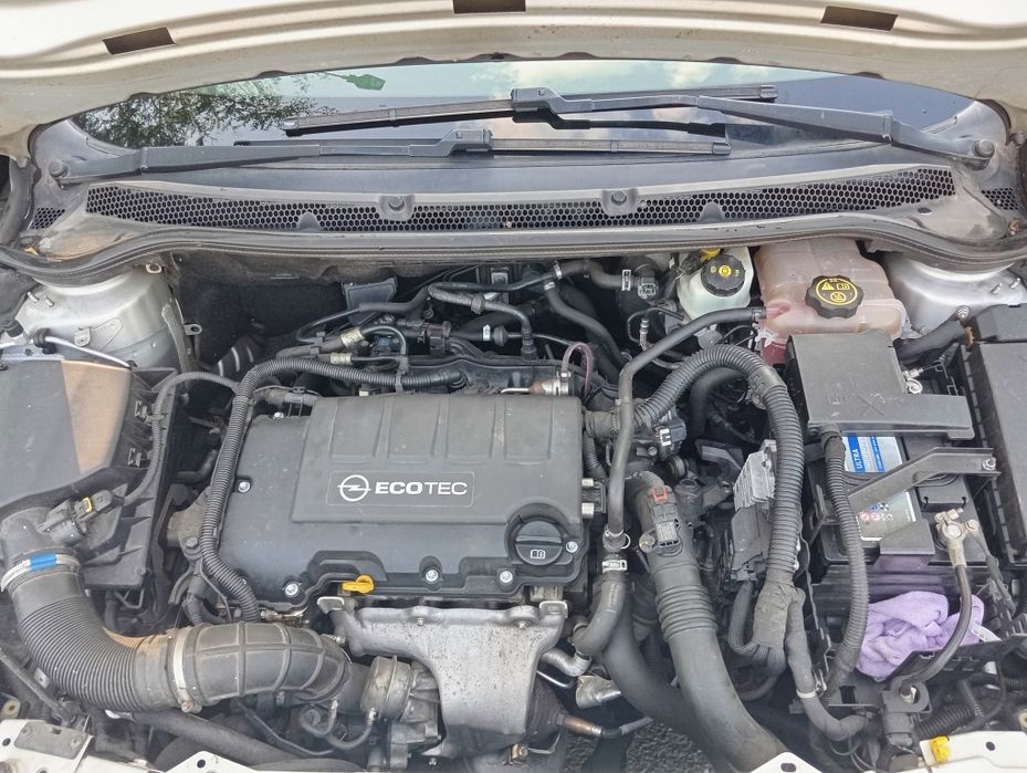 Opel Astra J Sports Tourer 1.4 Turbo 140 CP | Istoric complet | Scaune + Volan încălzite | Pilot automat | 2011