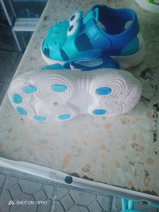 Детские сандали..