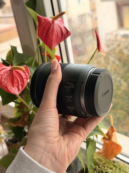 Обектив Canon RF 85 mm f2 MACRO