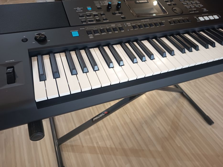 Синтезатор YAMAHA PSR E473