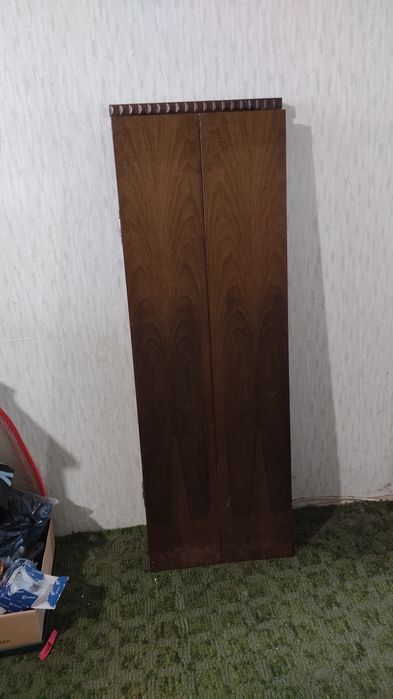 Продавам старинно огледало