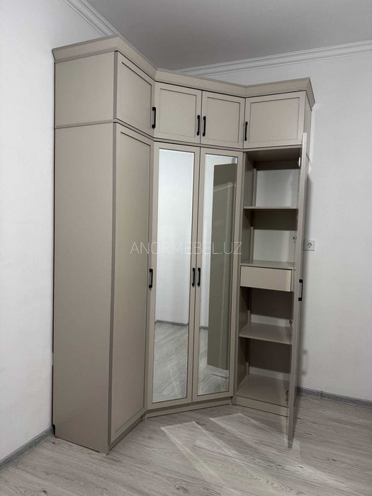 Угловой шкаф с антресолью HUMO