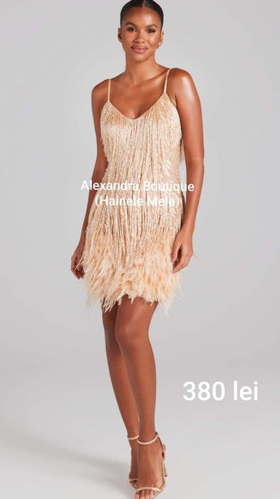 Rochie cu pene si franjuri stralucitori