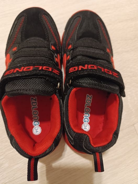 Кроссовки продам