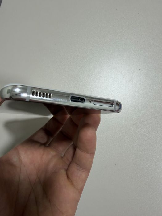 Samsung Galaxy S21 (8/256 GB)