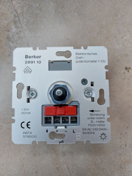 Dimmer 1-10V, 105w, marca Berker
