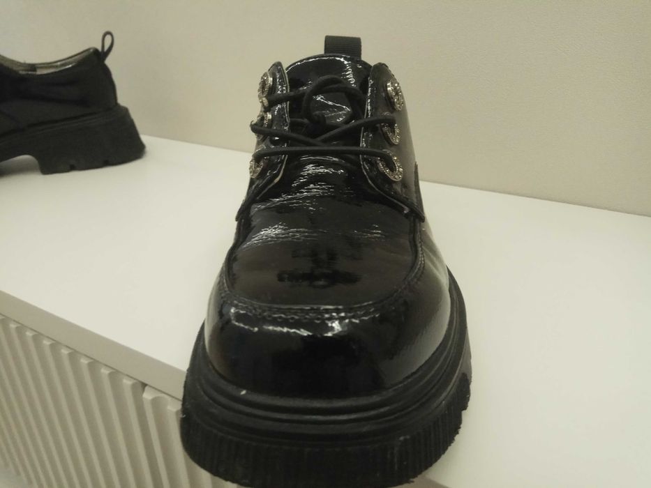 продам туфли для девочки