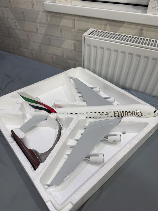 Модель самолета Emirates A380