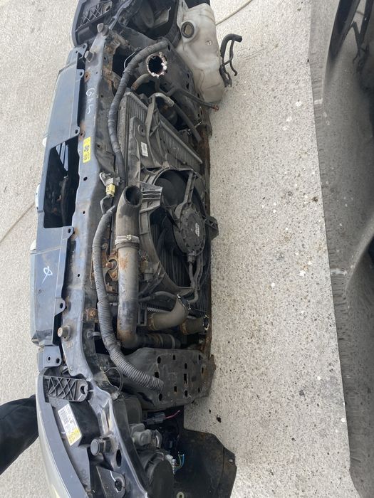 Fata completa Nissan Qashqai facelift bara fata capota far xenon aripa