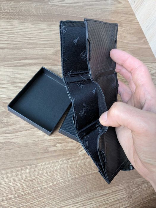 Portofel slim bărbătesc TRAVANDO design Carbon – Nou la cutie, RFID Blocking