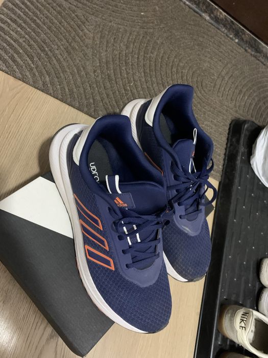 Маратонки Adidas 44