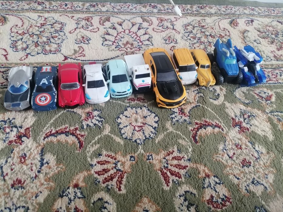 Продам машинки в отличном качестве