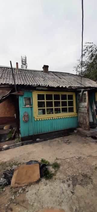 Продаётся дом с большим участком.