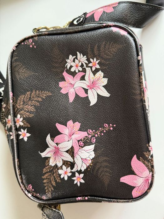 geanta clutch GUESS