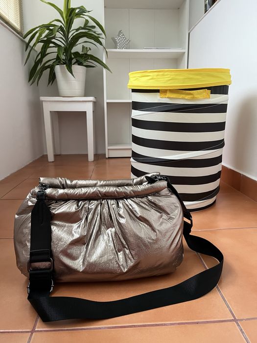 Vand geanta metallic gold ZARA