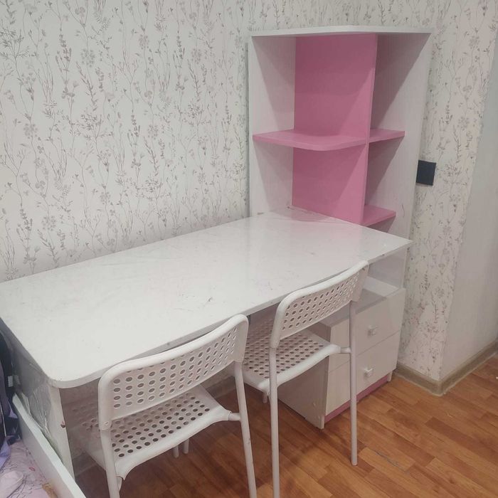 Продам детский письменный стол