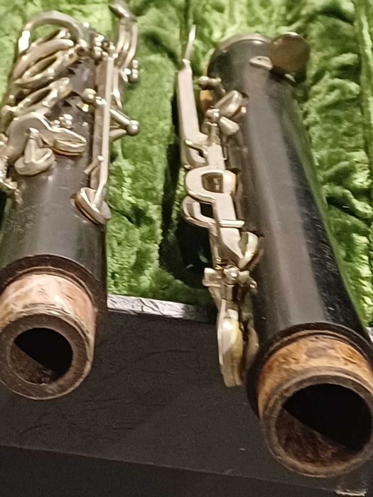 Vand clarinete pentru piese