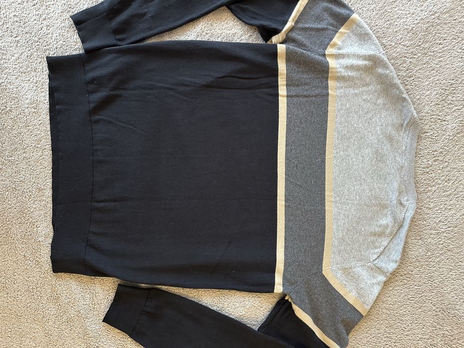 Мъжки пуловер Guess.