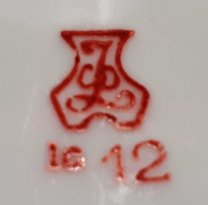 Порцеланов сервиз.Отличен.От 14части.