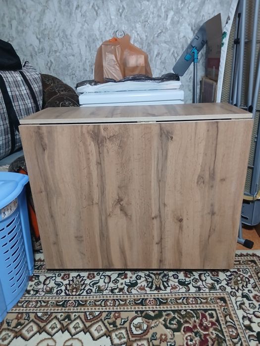 Продается Книжный стол