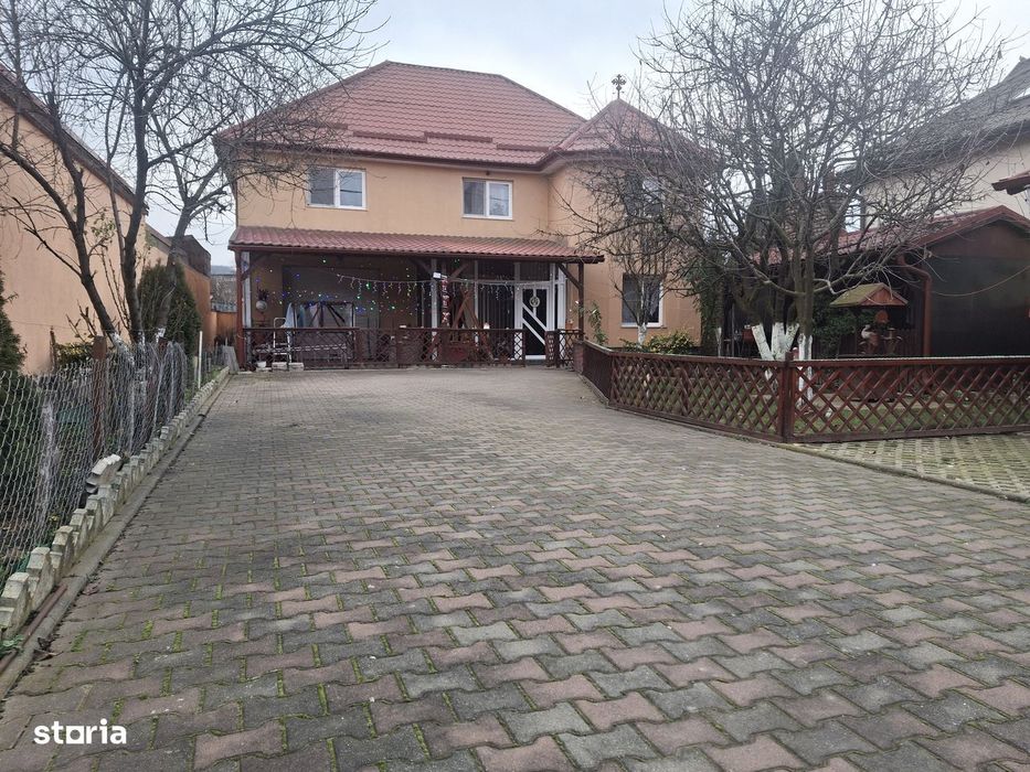 Casă in sangeorgiu de mures , garaj și mansardă utilizabilă