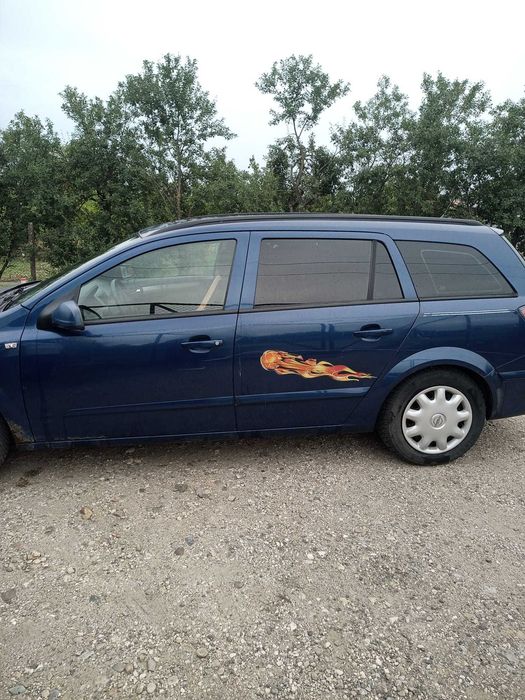 VAND URGENT OPEL ASTRA ,AN 2005 ,acte la zi ,masina in stare foarte buna de functionare ,1 7 ,diesel