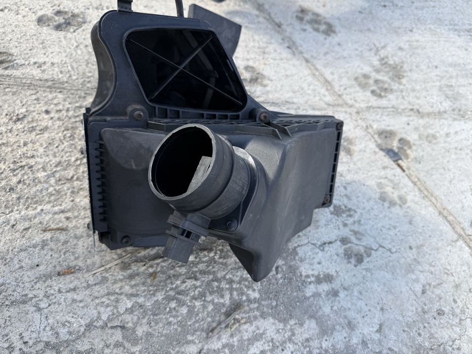 Carcasa filtru aer audi a4 b8 Cod: 8k0133835b 8k0133837b 03g906461c