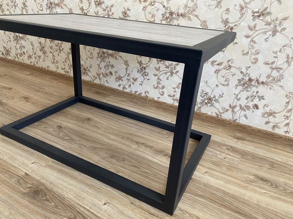 Стол для декора (письменный) хай тек