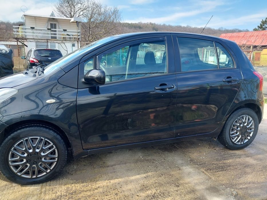 Тойота Ярис 1.0 бензин