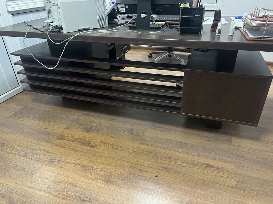 Продаю стол и кресла для руководителя