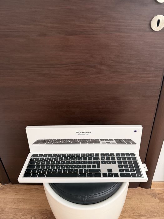 Tastatura Apple Magic Keyboard (2024) cu Touch ID si Numeric Keypad