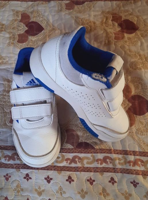 Adidași originali cu scai pentru copii din piele 
Nr. 28, interior 18