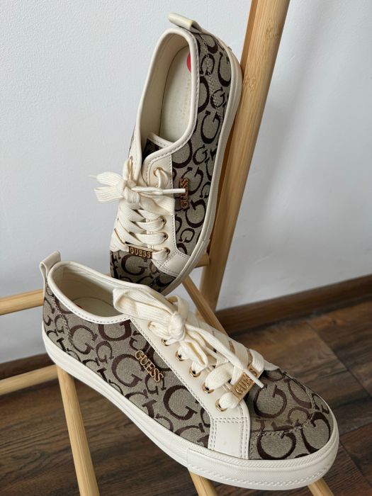 Оригинални нови маратонки GUESS