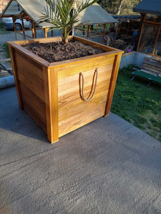 Кашпи дървени кашпи