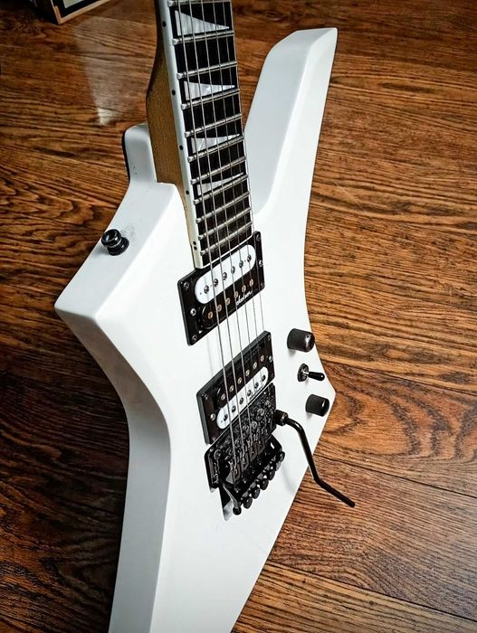 Jackson JS32 Kelly Snow white