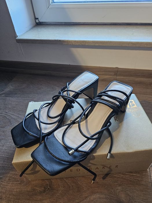 Сандали Ted Baker с високи връзки