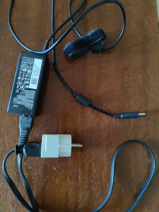 Зарядно от лаптоп Dell Inspiron N7010