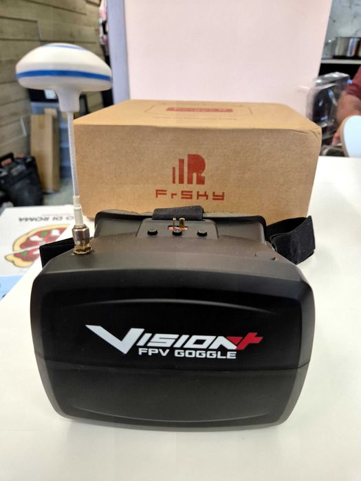 FPV дрон Spedix S250Q с очила и апаратура/дистанционно