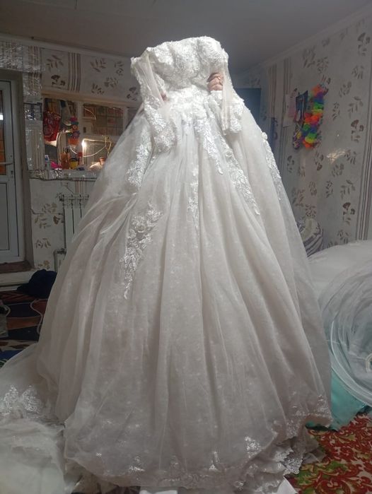 Продам новые платья