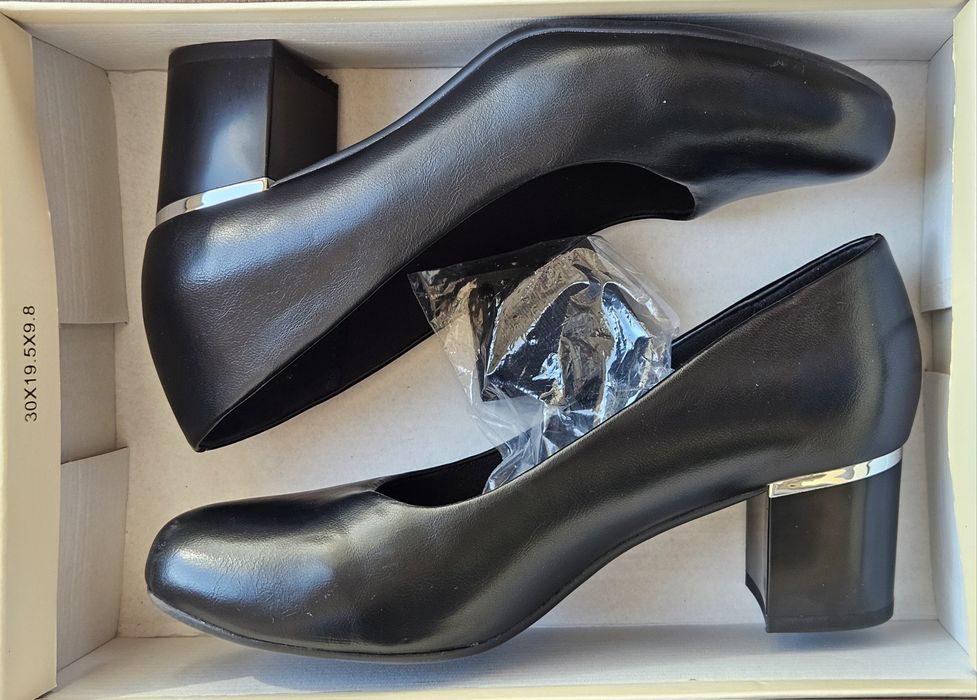 Дамски обувки на висок широк ток – Clara Barson
Продавам елегантни дам