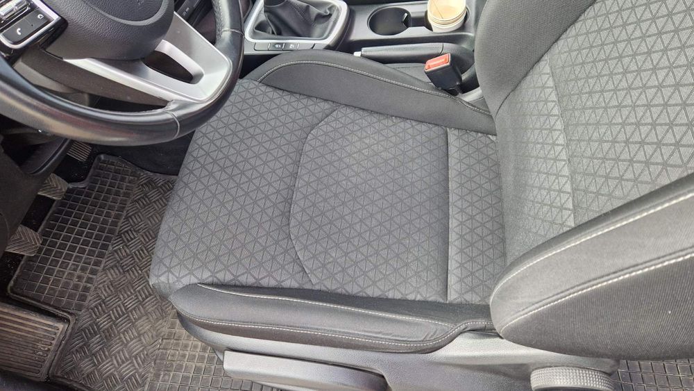 Продавам Киа Ексийт, гаранционен