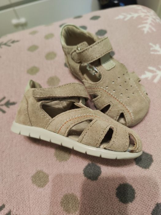 Бебешки велурени сандали "Колев и Колев"