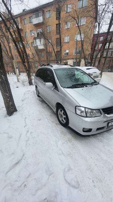 Нисан либерти 1999