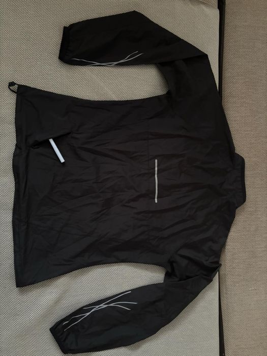 Дамска ветровка на Asics