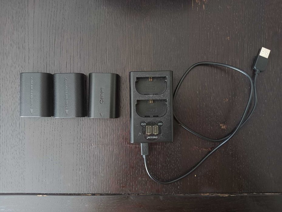 Canon 5D Mark II Full Frame + obiective Canon + baterii + rucsac