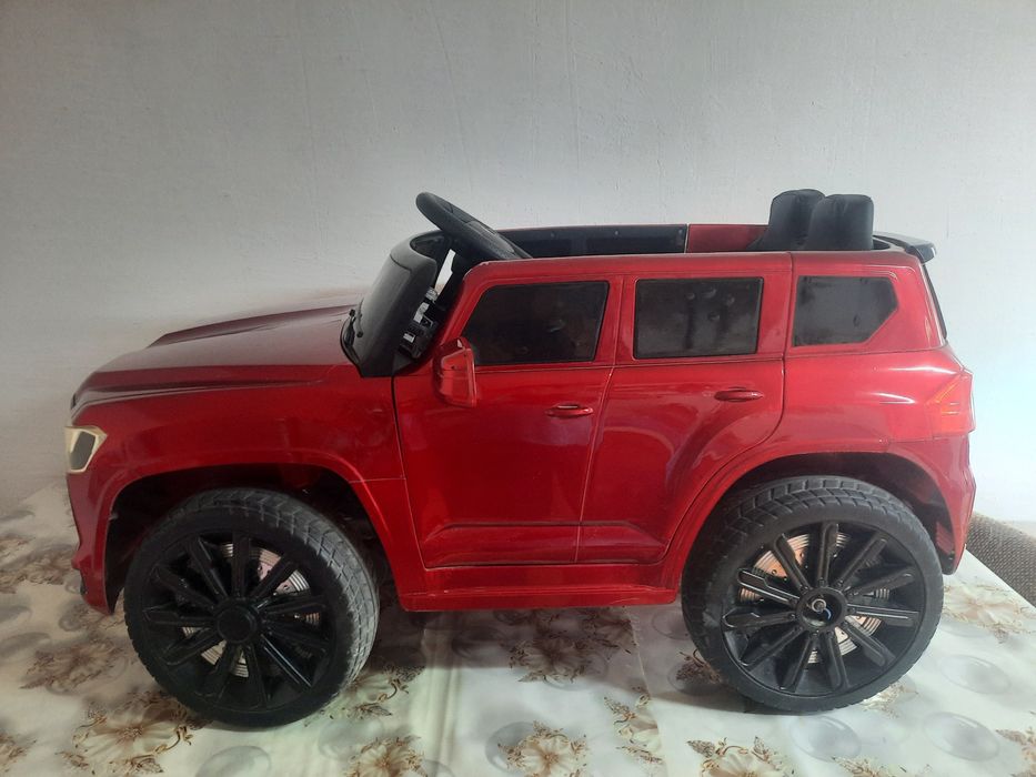 Продам детский электромобиль