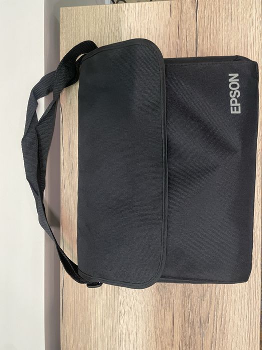 проектор Epson EB-X24 в отличном состоянии.