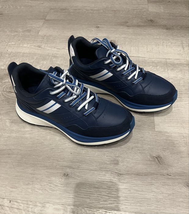 Продаю кроссовки ZEGNA