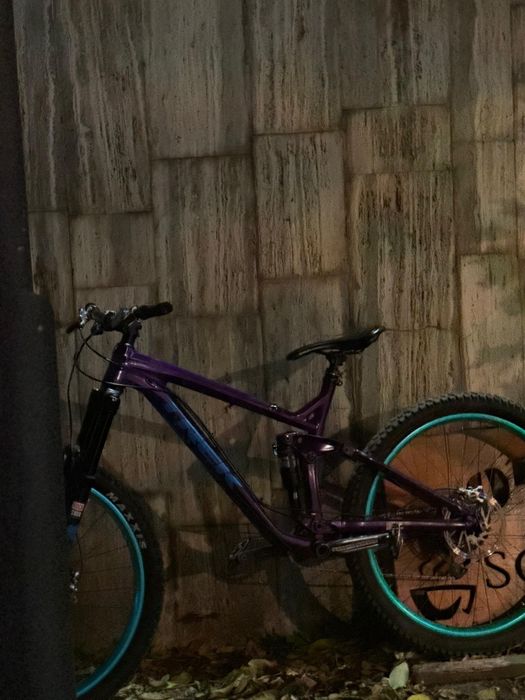 Bicicleta full suspension Trek slash 7